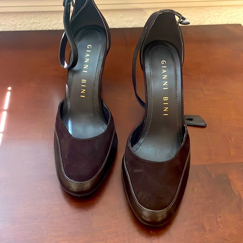 🛍️SOLD🛍️ ~ NWOT Gianni Binni Suede Brown Patent Heel Sz 6